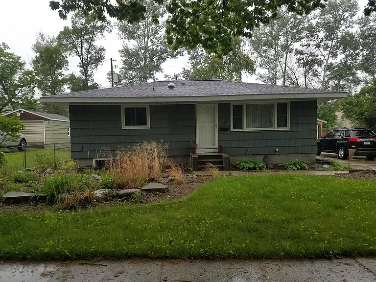 303 Village Dr — Photo 26