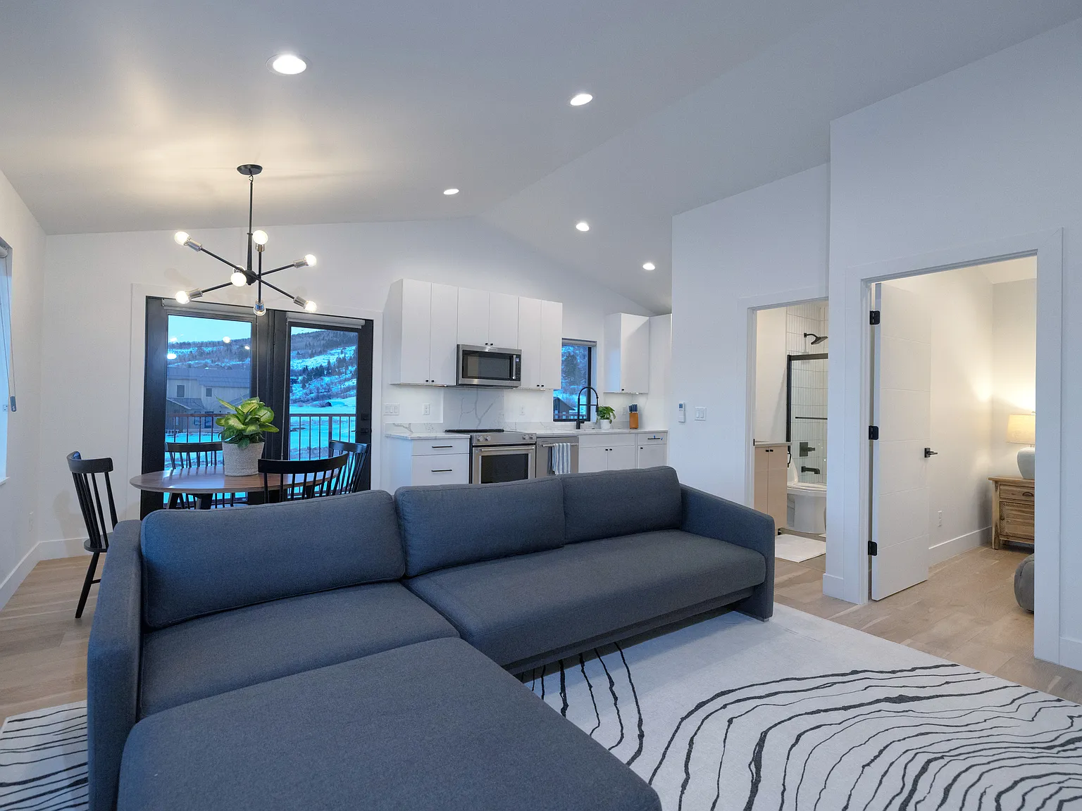1 bed, 560 sqft, $2,100 — Photo 4