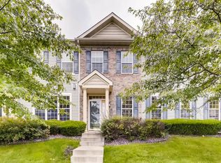 1062 Hillvale Ave N, Oakdale, MN 55128