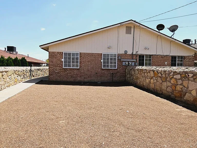 3903 Van Buren Ave — Photo 17