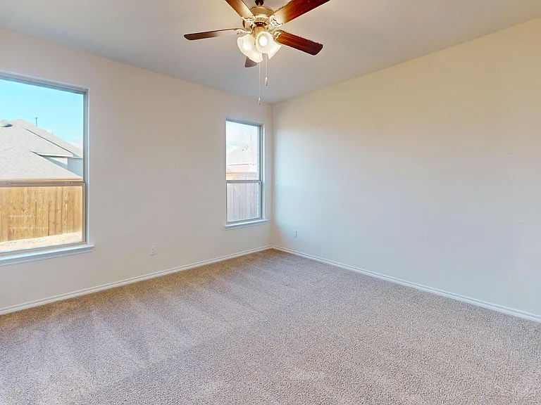 3941 Oak Creek Cir — Photo 7