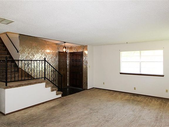 4th image of 2708 Forest Oaks Cir