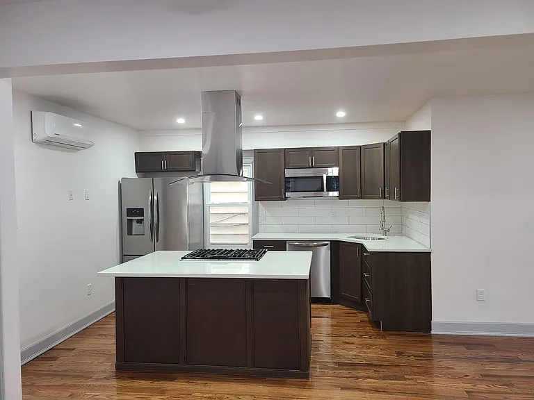 81 Walnut St — Photo 1