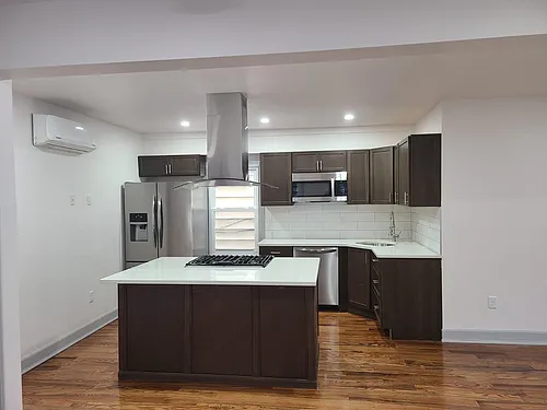 81 Walnut St Photo 1