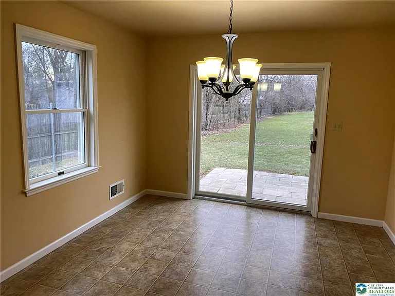 2862 Christian Springs Rd — Photo 5