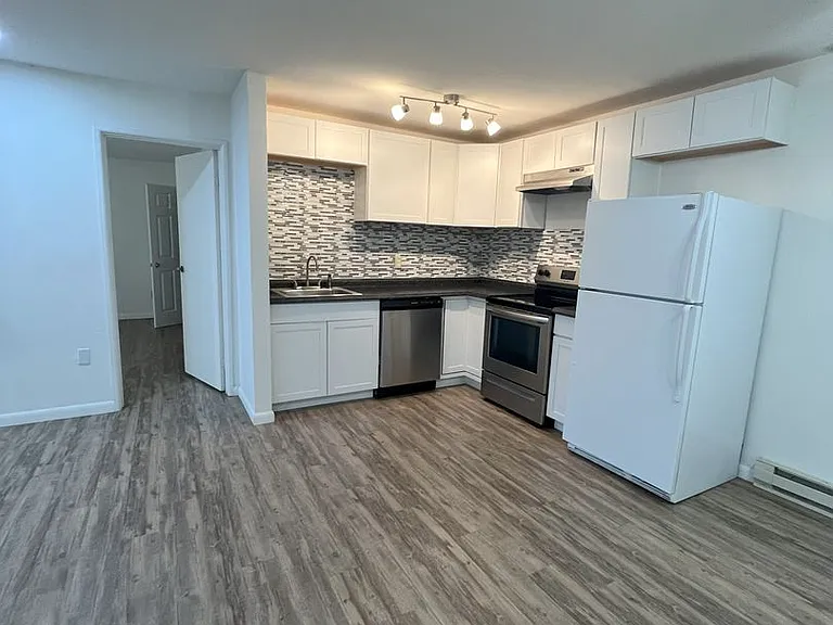 University Park Apartments near Cornell University — Photo 588