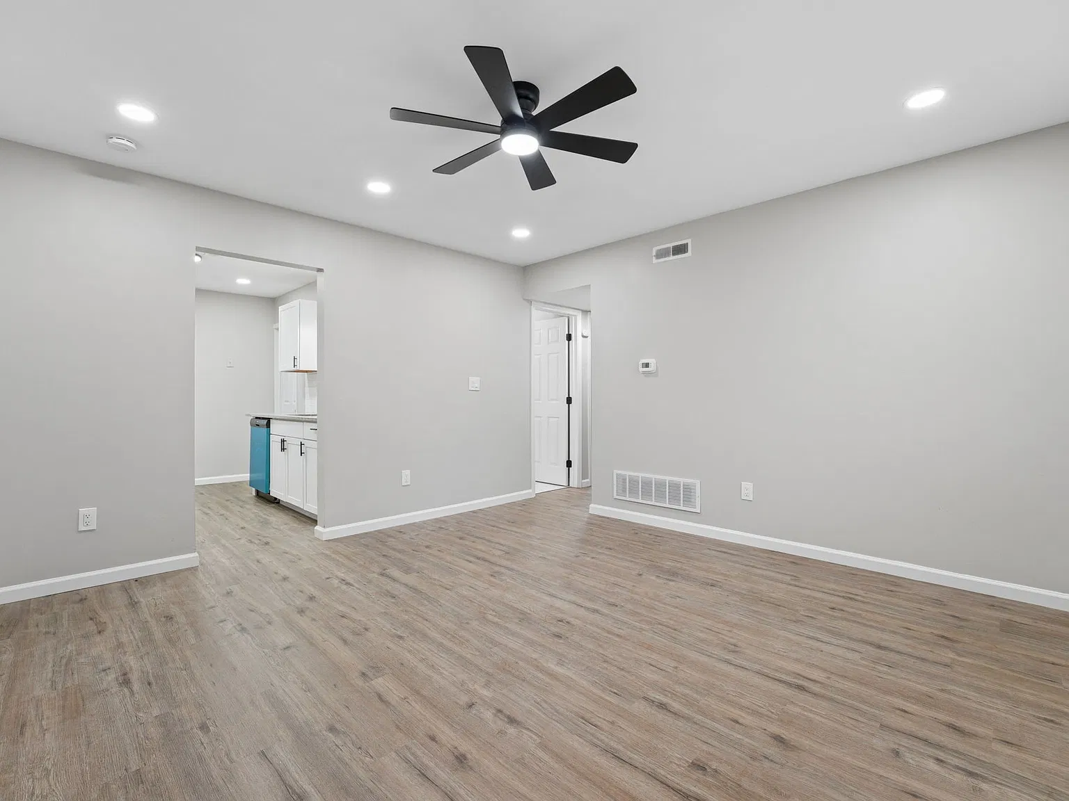 2 bed, 702 sqft, $1,375 — Photo 4