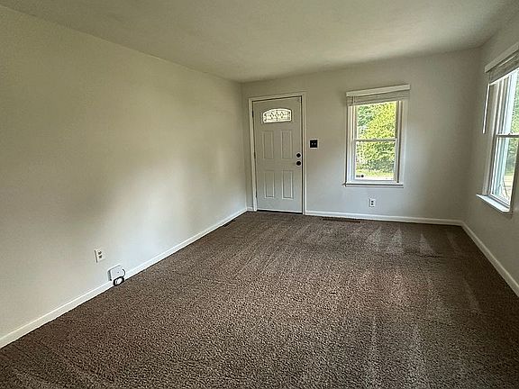 5th image of 6645 Fairview Rd