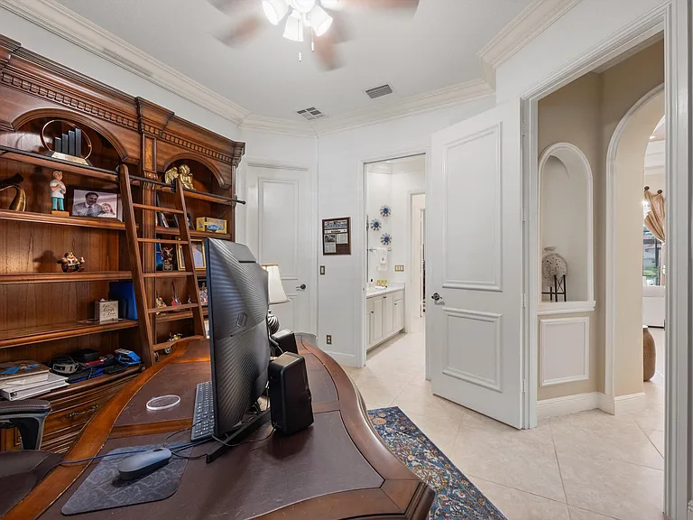 10771 Versailles Blvd — Photo 16