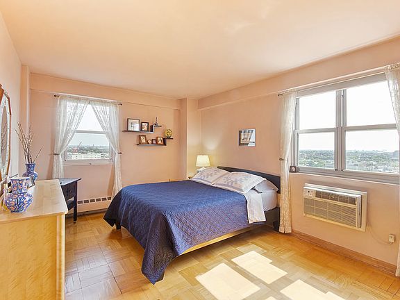 5th image of 5240 39th Dr APT 12T
