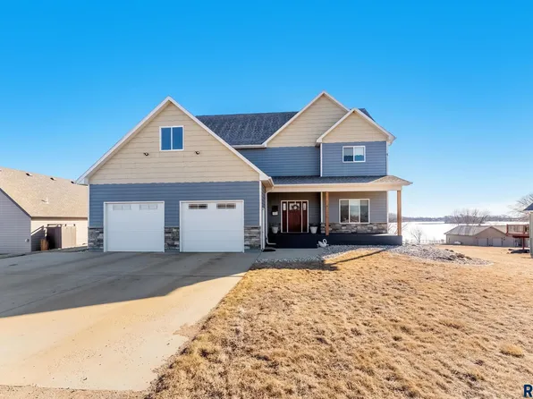 101 Lakeview Dr, Hurley, SD 57036