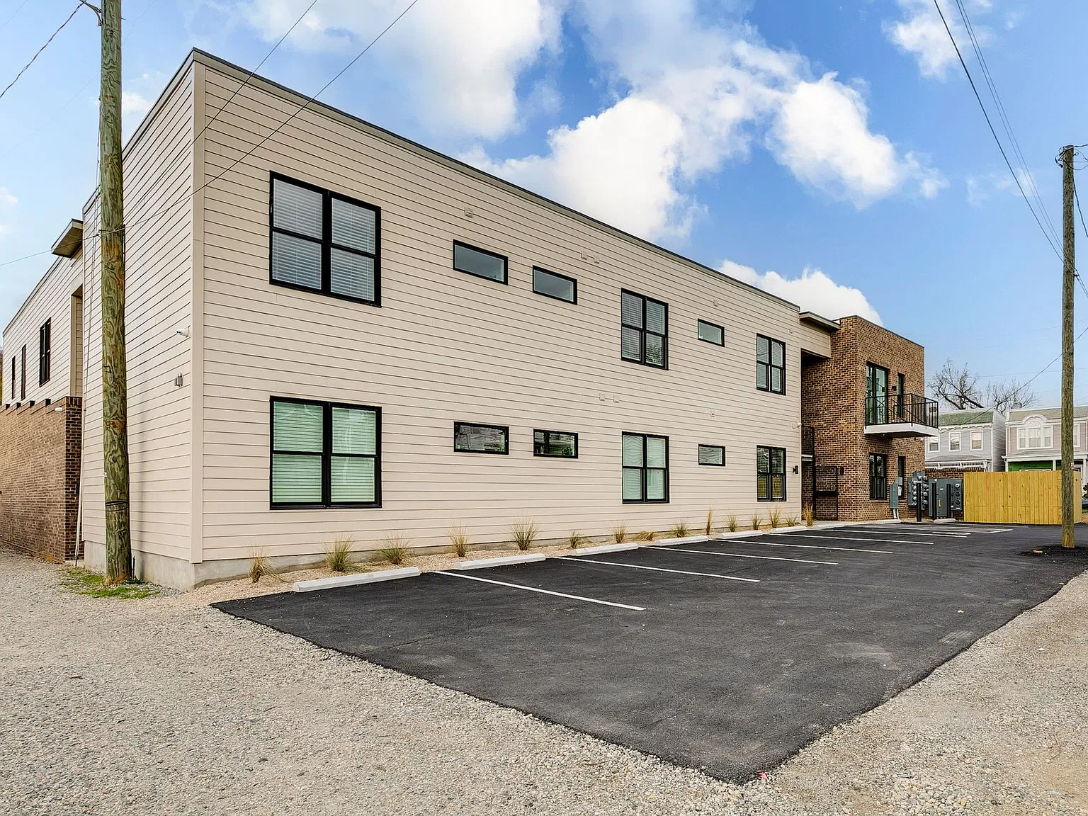 3308 E Marshall Street — Photo 4