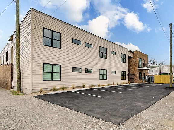 4th image of 3308 E Marshall St #4