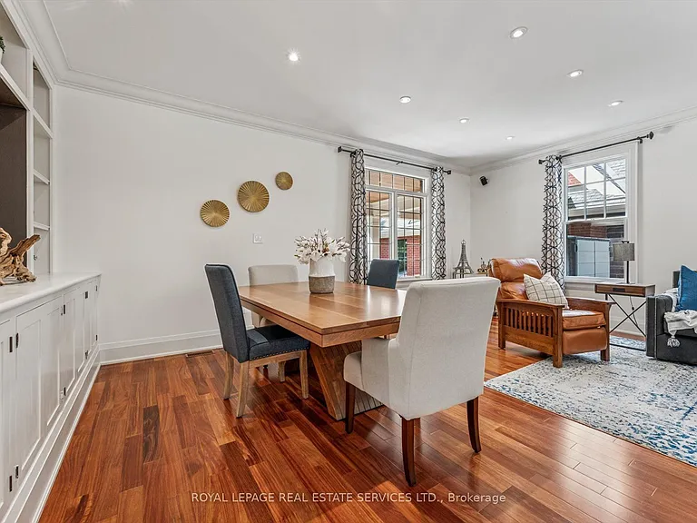 335 Lakeshore Rd W — Photo 13