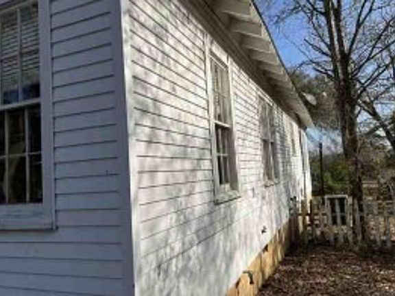 4th image of 736 N Cypress St