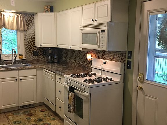 3rd image of 107 Glenview Ave