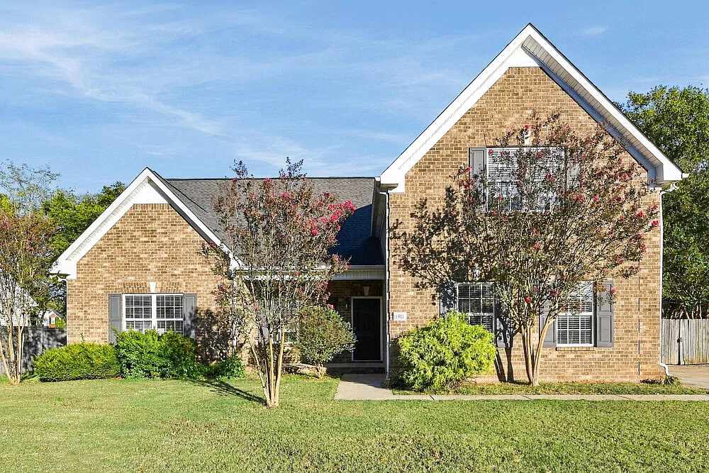 4 bed, 3.0 bath, 2466 sqft, $2,535 — Photo 1