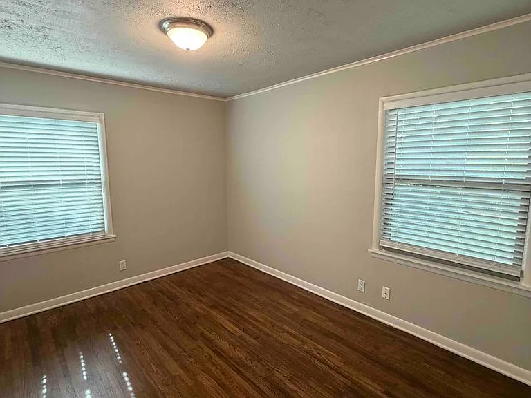 3616 E 40th Pl — Photo 16