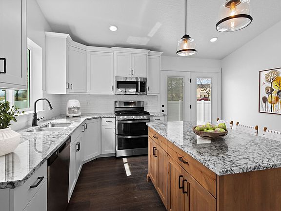 Finished home photos are representational images only. See sales agent for details.