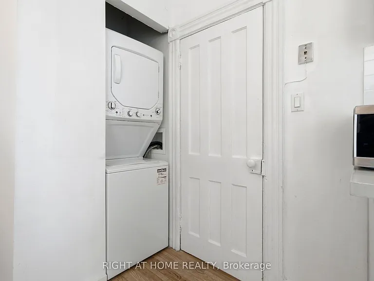 98 Beaconsfield Ave #UPPER — Photo 23