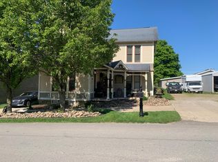 161 S High St, Senecaville, OH 43780