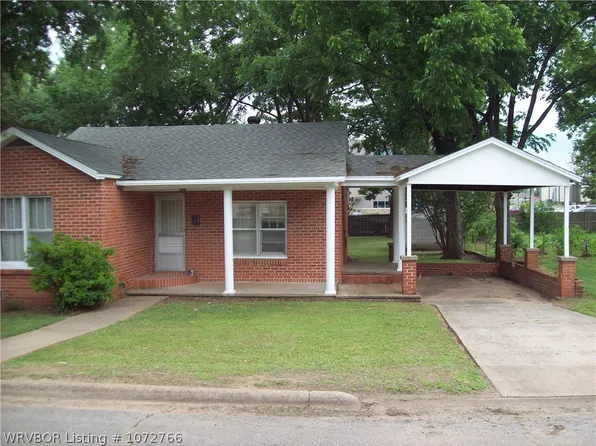 607 W School St, Ozark, AR 72949