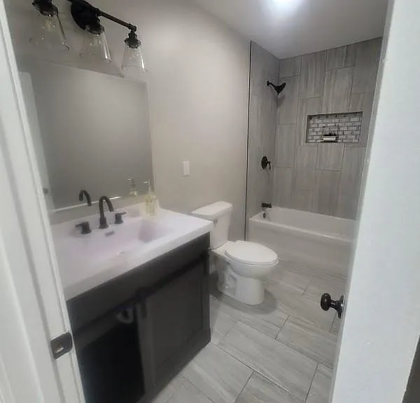 4318 E 12th Pl — Photo 5