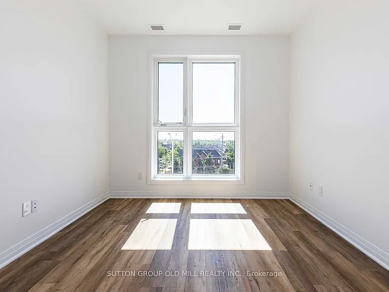 95 Dundas St W #307 — Photo 11
