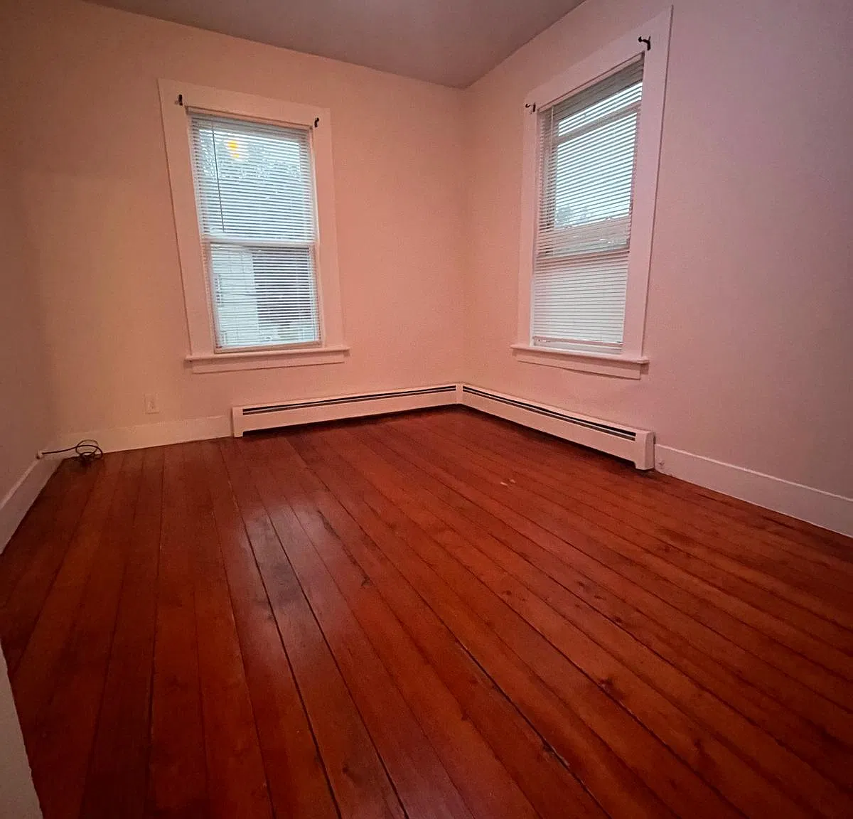 3 bed, 1050 sqft, $1,750 — Photo 2