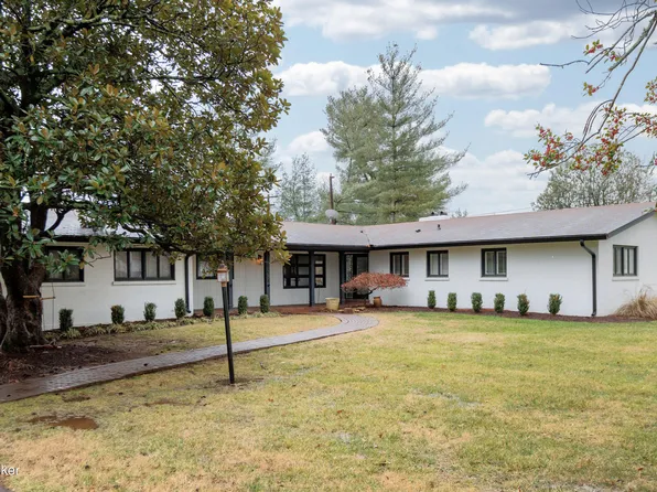 5843 Brittany Woods Cir, Louisville, KY 40222