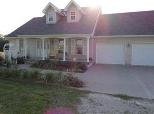 704 Cape Cod Rd, Trimble, MO 64492