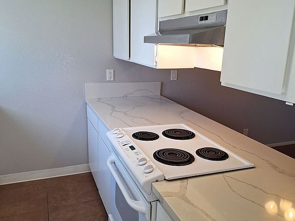 5th image of 3215 United Dr #8