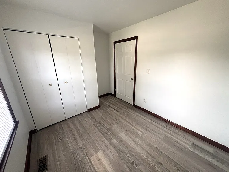 1352 Crestwood Dr — Photo 16