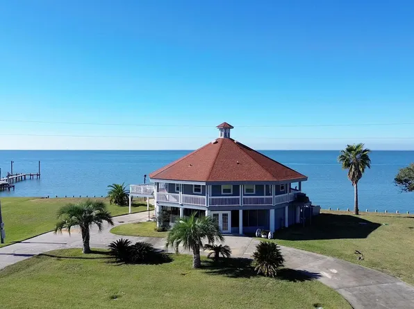 128 White Heron Dr, Anahuac, TX 77514