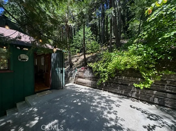 455 Blue Jay Canyon Rd, Blue Jay, CA 92317