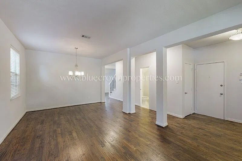 4 bed, 2.5 bath, 2593 sqft, $2,500 — Photo 3