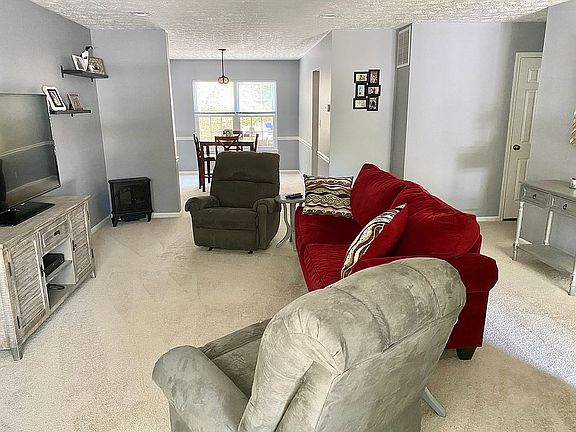 3rd image of 842 Ellicott Dr