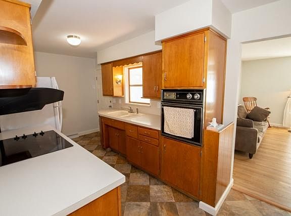 5th image of 1519 Oakwood Blvd
