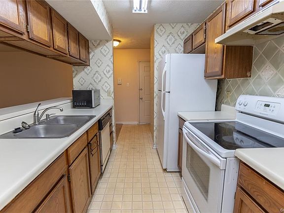 5th image of 3200 Matilda Cv Suite 406