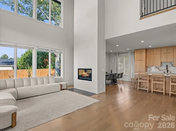 52 Klimovych Rd, Hendersonville, NC 28792