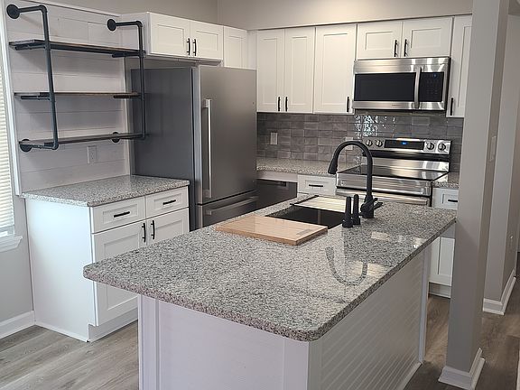 Granite countertops, stainless steel appliances