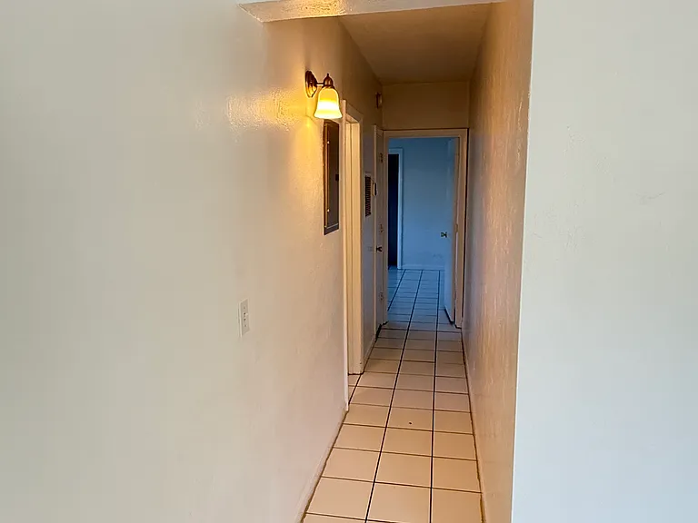 4201 NE 21st Ave — Photo 5