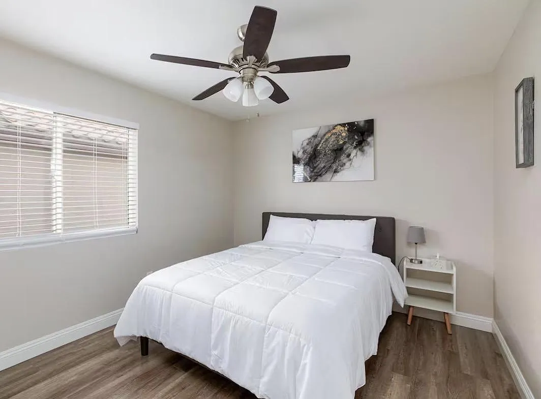 4 bed, 3.0 bath, 1596 sqft, $910 — Photo 1