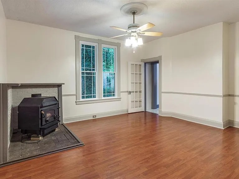 3658 Archer Ave #1 — Photo 14