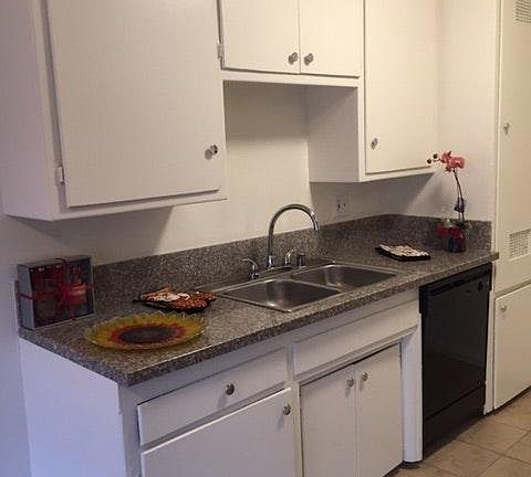 4th image of 3935 Vineland Ave APT 15