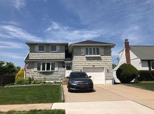 10 Marbourne Rd, Bethpage, NY 11714