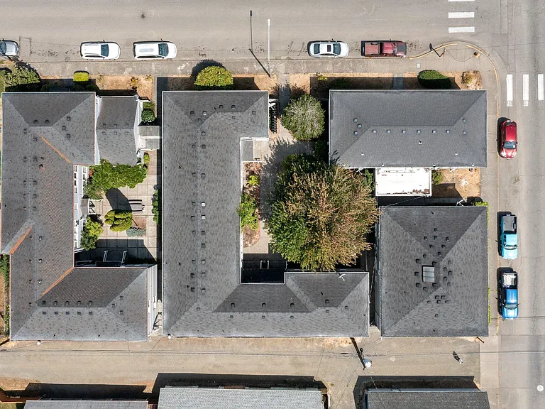 Lawton Apartments — Photo 3