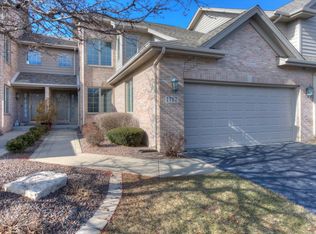 1717 Apple Blossom Dr, Munster, IN 46321