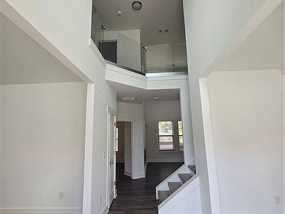 3rd image of 1404 Slate Bend Dr