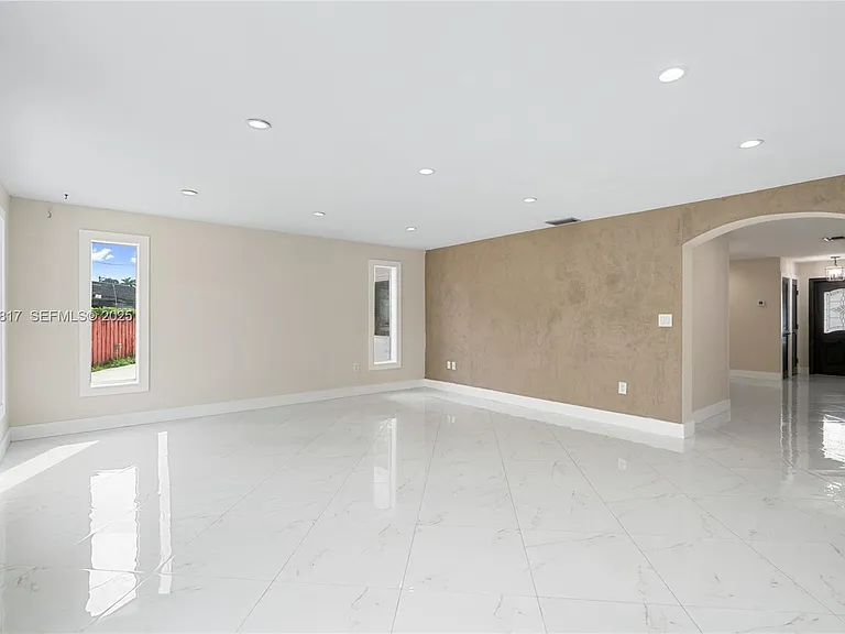 13611 SW 77th St — Photo 6